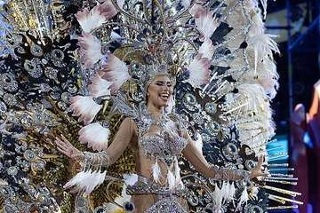 Lola Ortíz, representante de la firma teldense Tapicería Peñate, nueva Reina del Carnaval de la capital grancanaria/TA y Lpacarnaval.